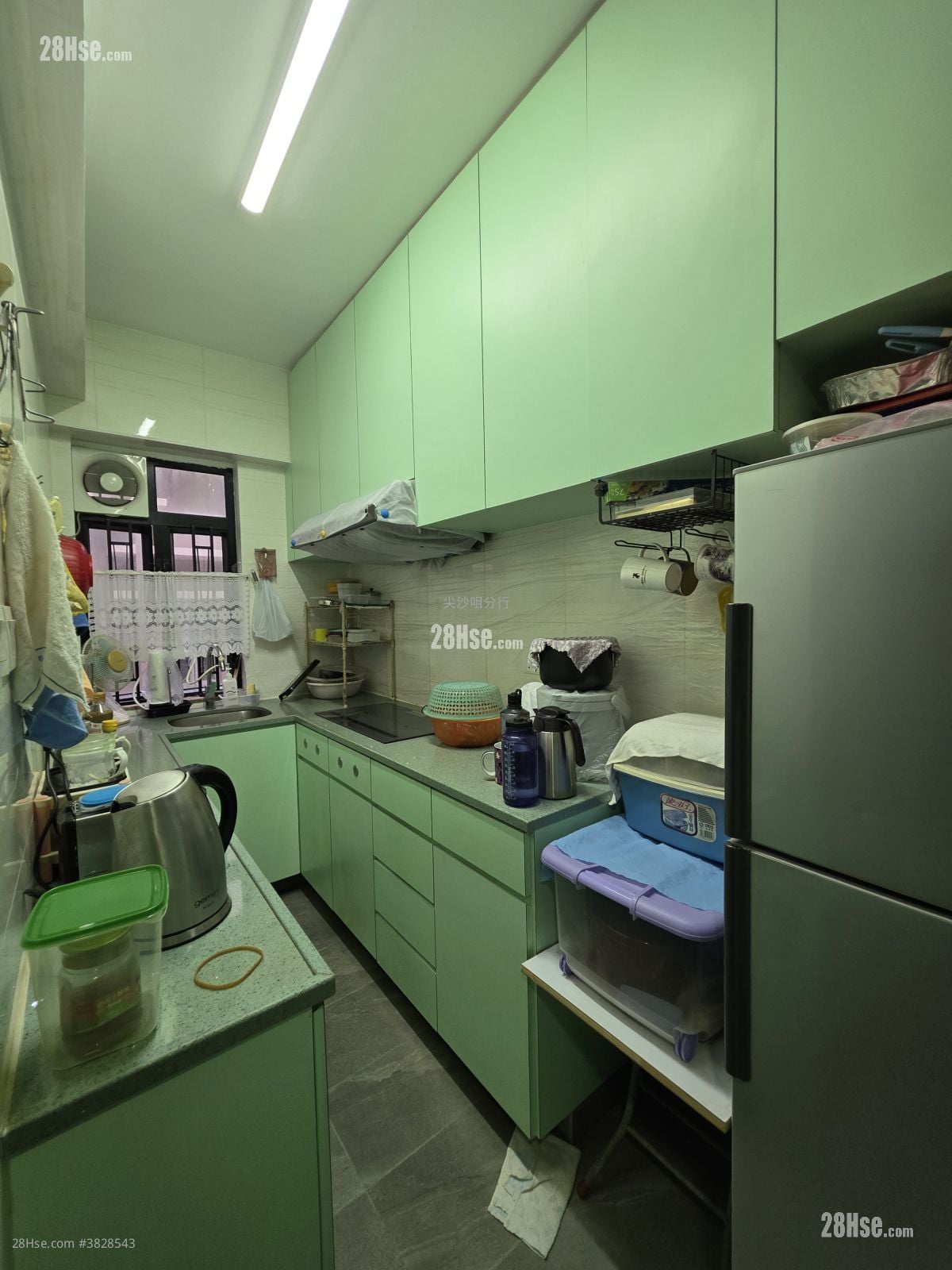 Granville Building Rental 3 Bedrooms , 2 Bathrooms 679 ft²