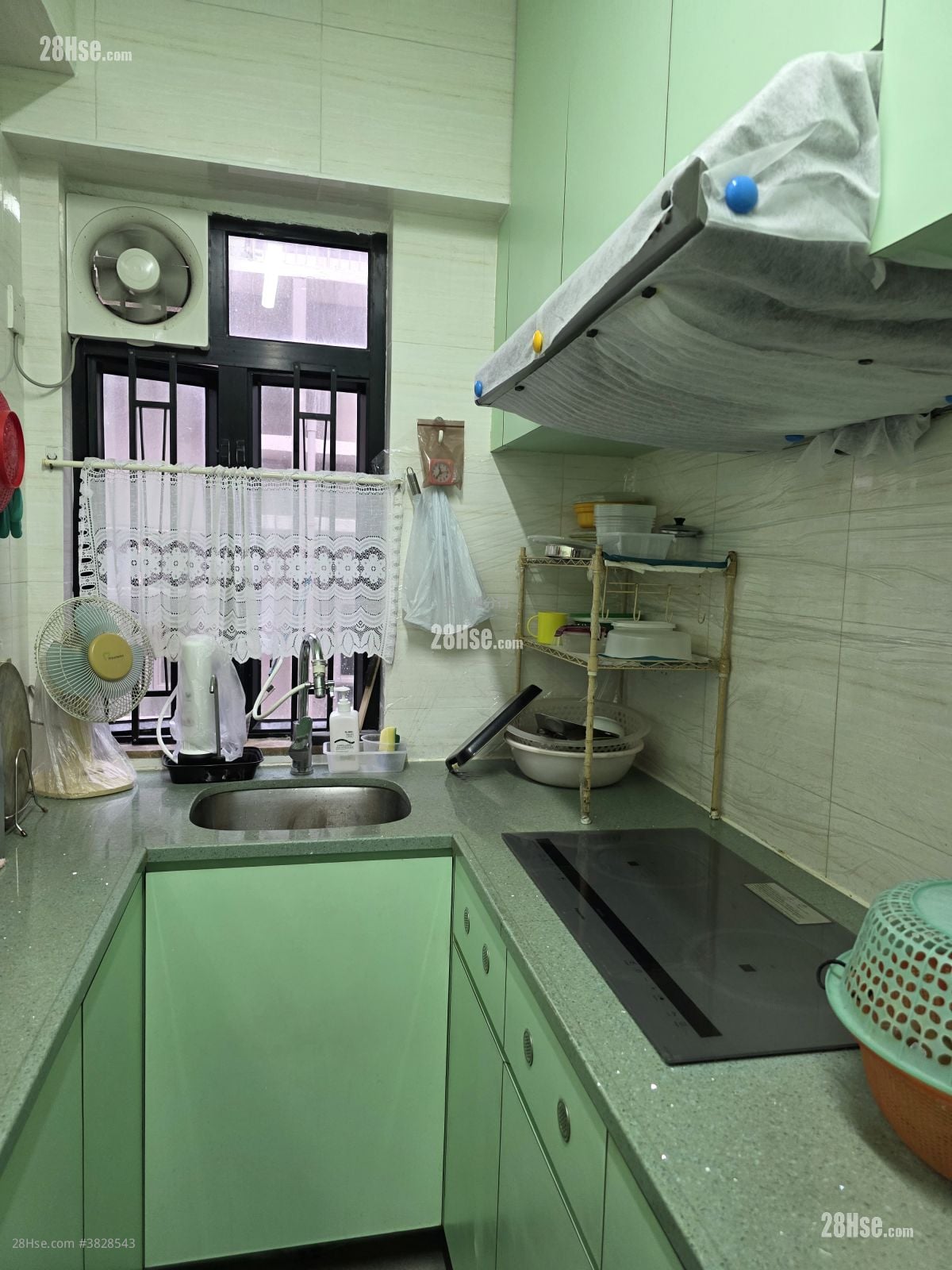 Granville Building Rental 3 Bedrooms , 2 Bathrooms 679 ft²