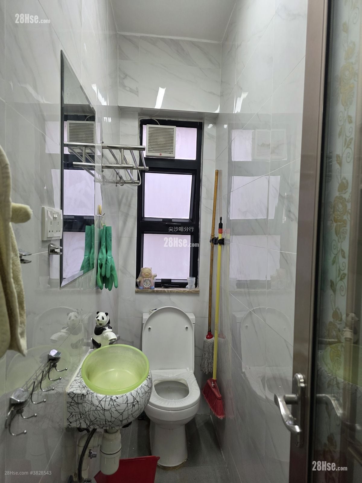 Granville Building Rental 3 Bedrooms , 2 Bathrooms 679 ft²