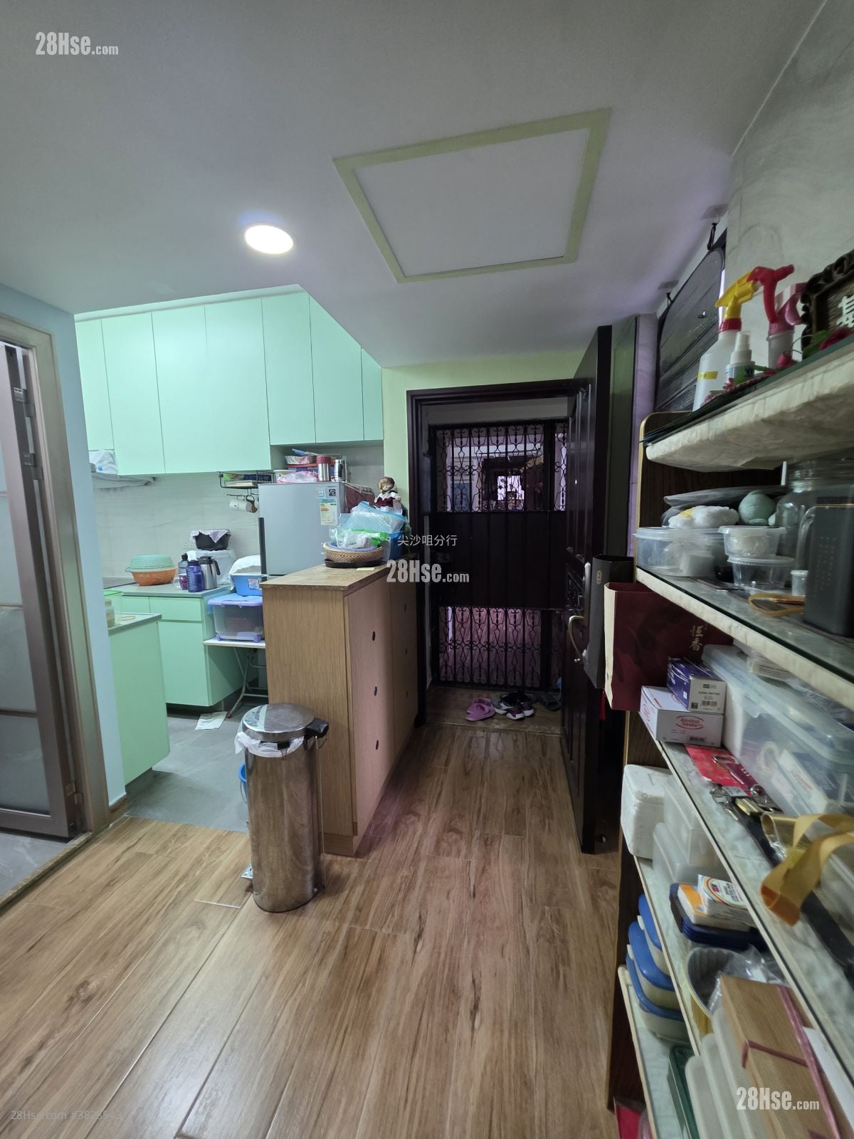 Granville Building Rental 3 Bedrooms , 2 Bathrooms 679 ft²