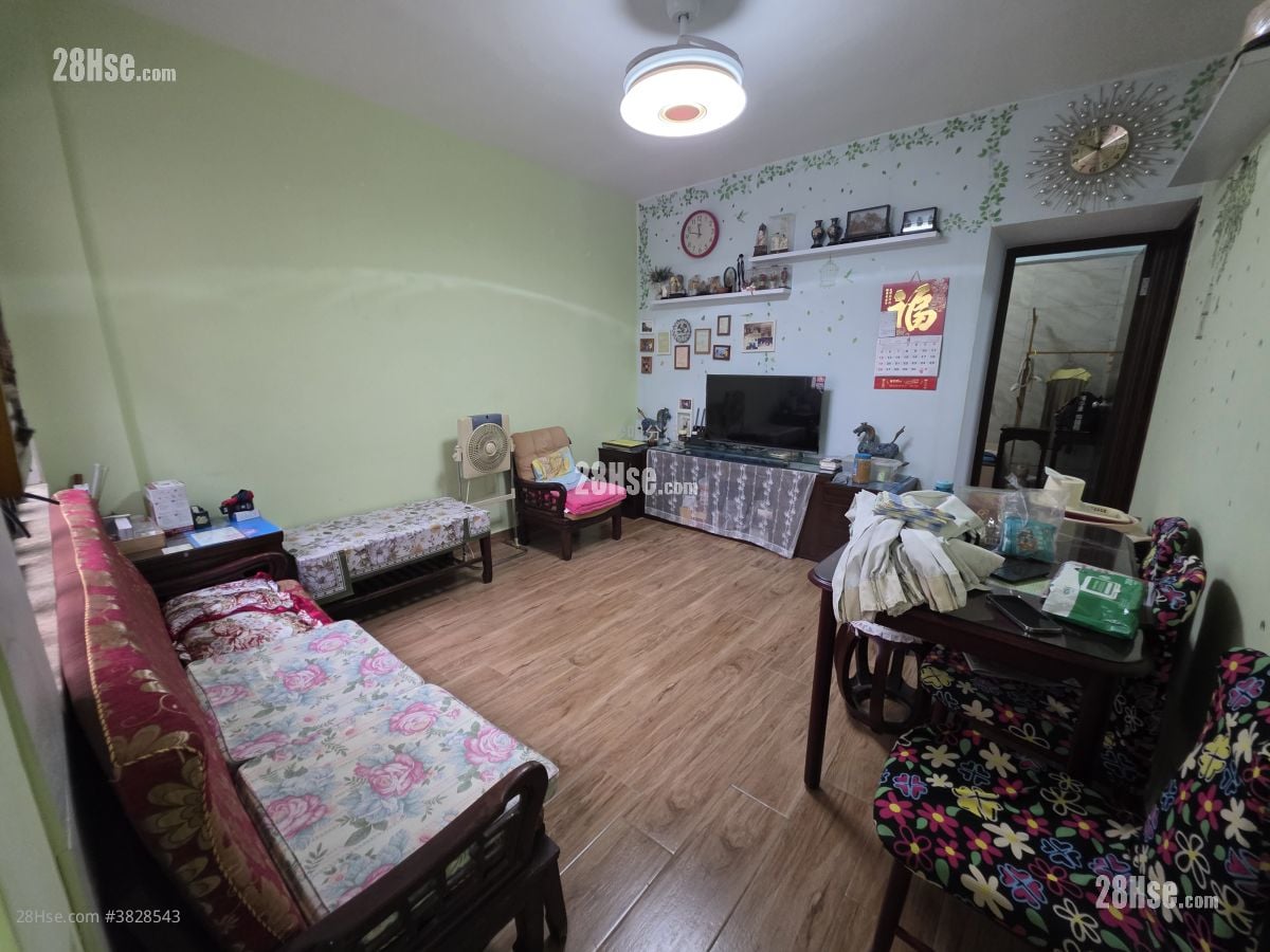 Granville Building Rental 3 Bedrooms , 2 Bathrooms 679 ft²