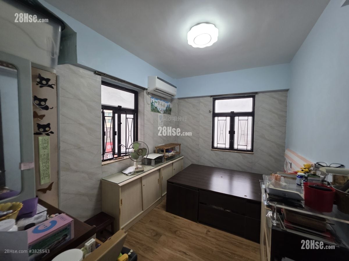 Granville Building Rental 3 Bedrooms , 2 Bathrooms 679 ft²