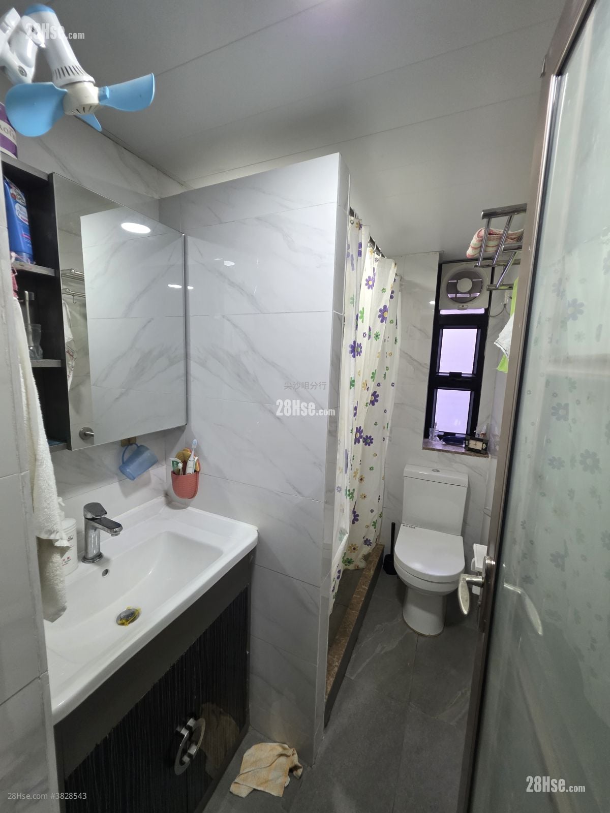 Granville Building Rental 3 Bedrooms , 2 Bathrooms 679 ft²