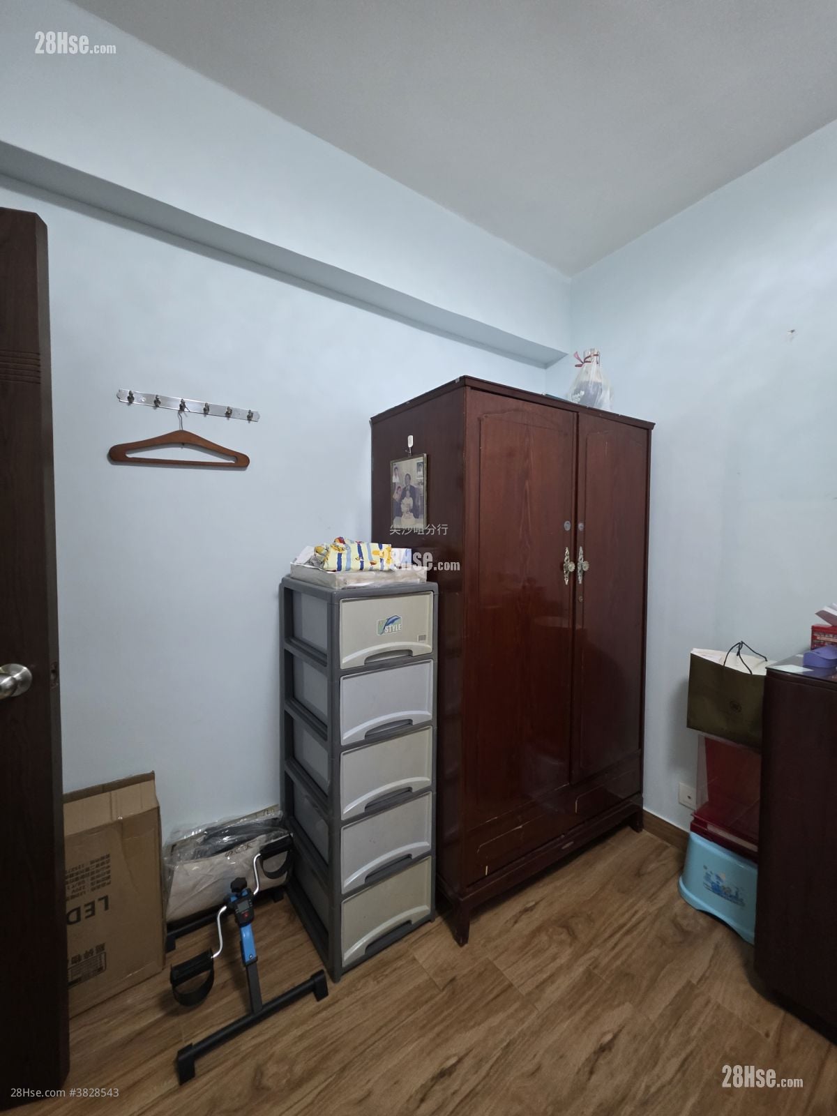 Granville Building Rental 3 Bedrooms , 2 Bathrooms 679 ft²