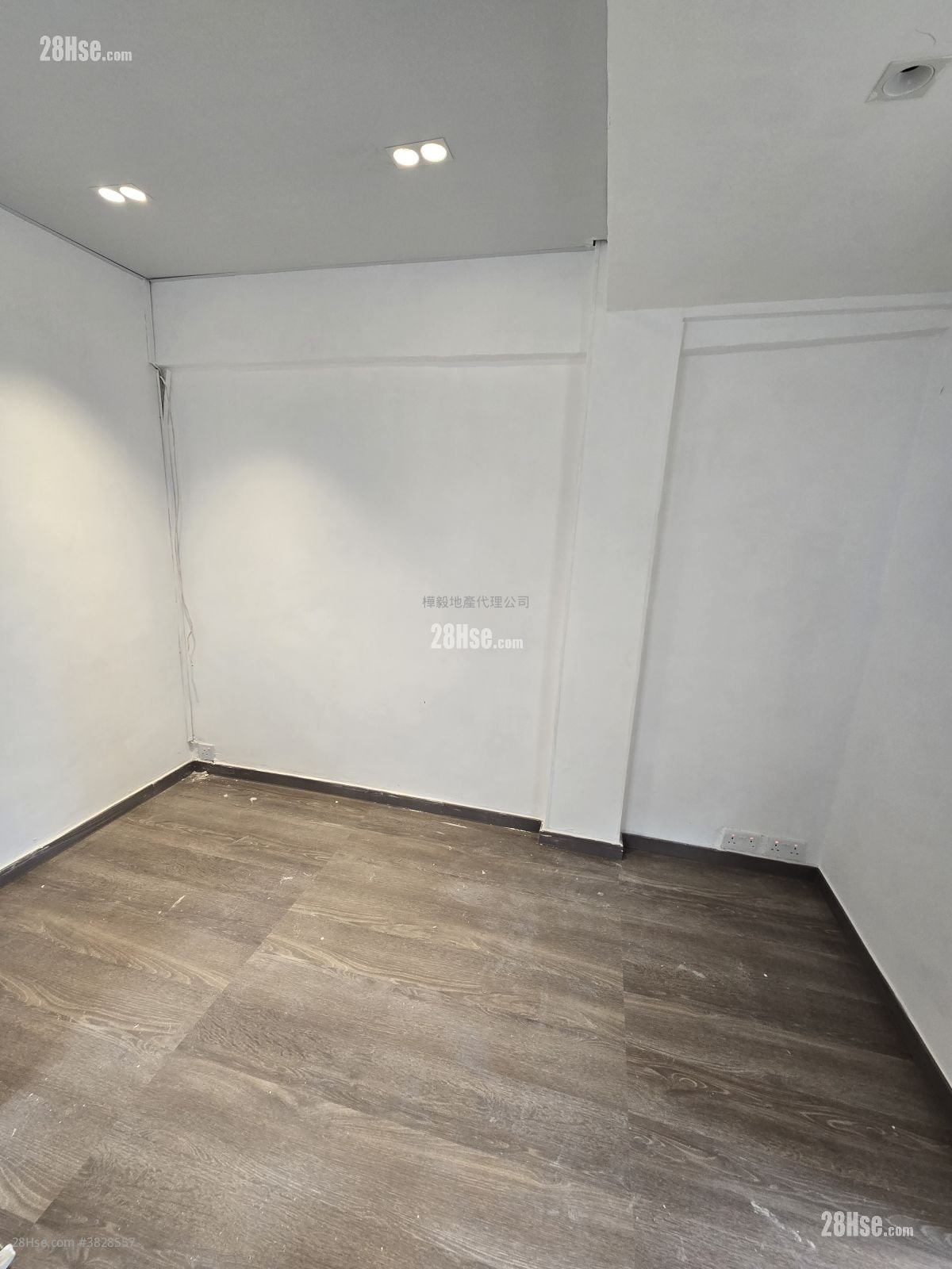 Lux Theatre Building Rental 3 Bedrooms , 1 Bathroom 400 ft²