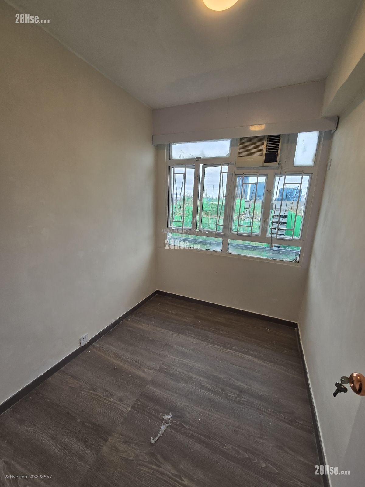 Lux Theatre Building Rental 3 Bedrooms , 1 Bathroom 400 ft²