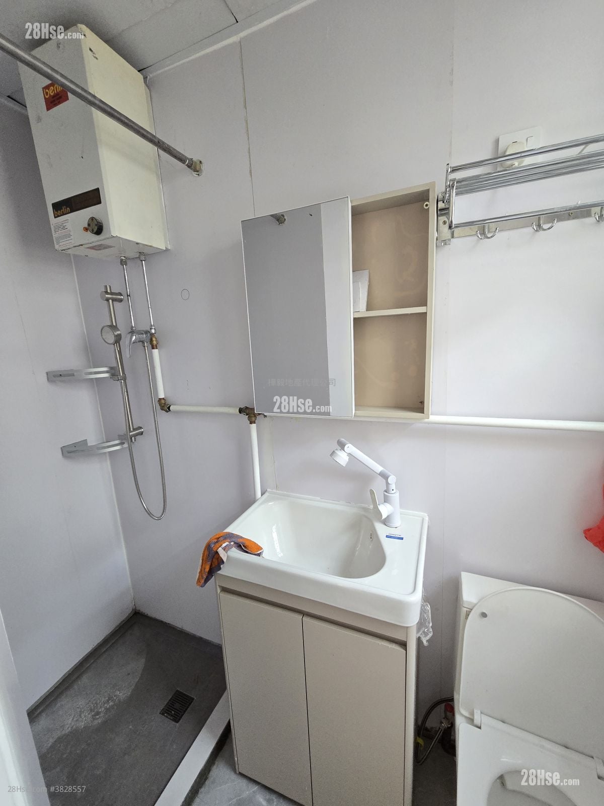 Lux Theatre Building Rental 3 Bedrooms , 1 Bathroom 400 ft²