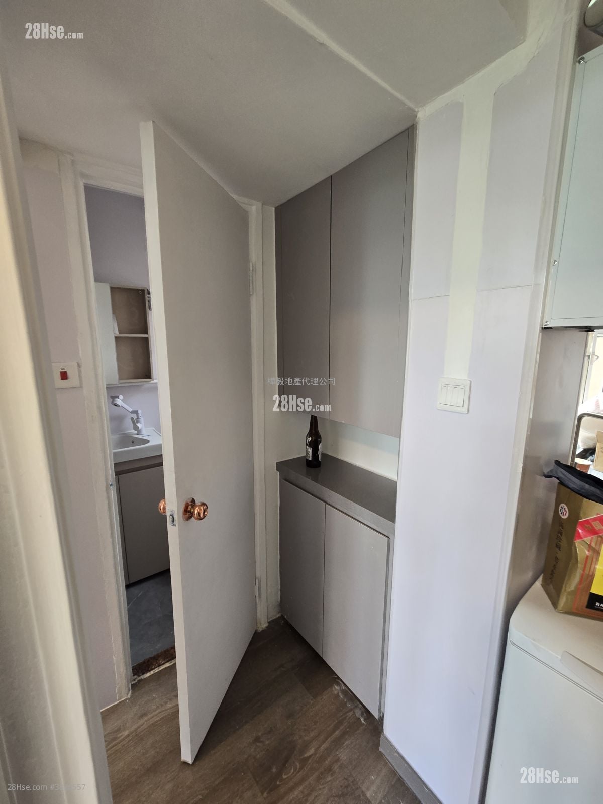 Lux Theatre Building Rental 3 Bedrooms , 1 Bathroom 400 ft²