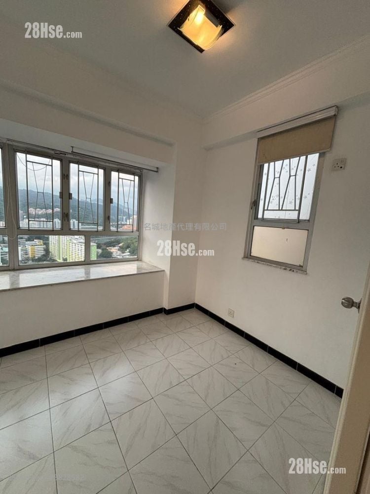 金狮花园 租盘 307 平方尺