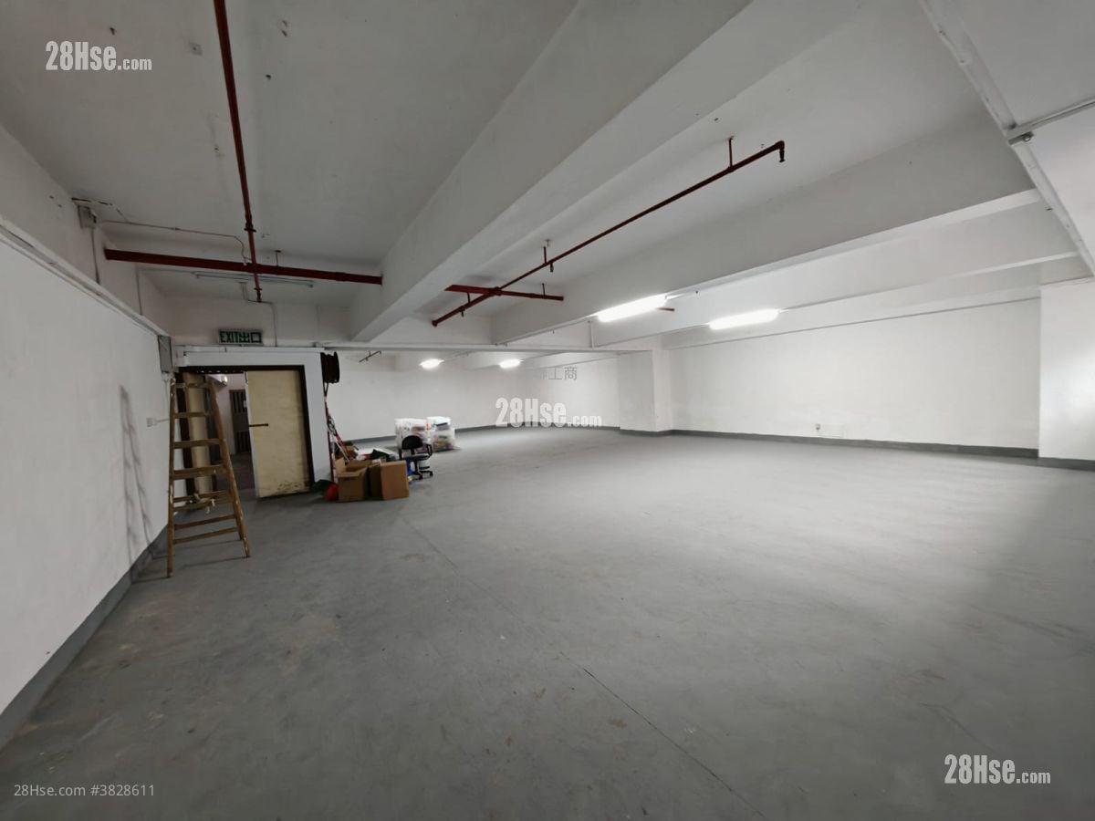 Derrick Industrial Building Sell Studio , 1 Toilet