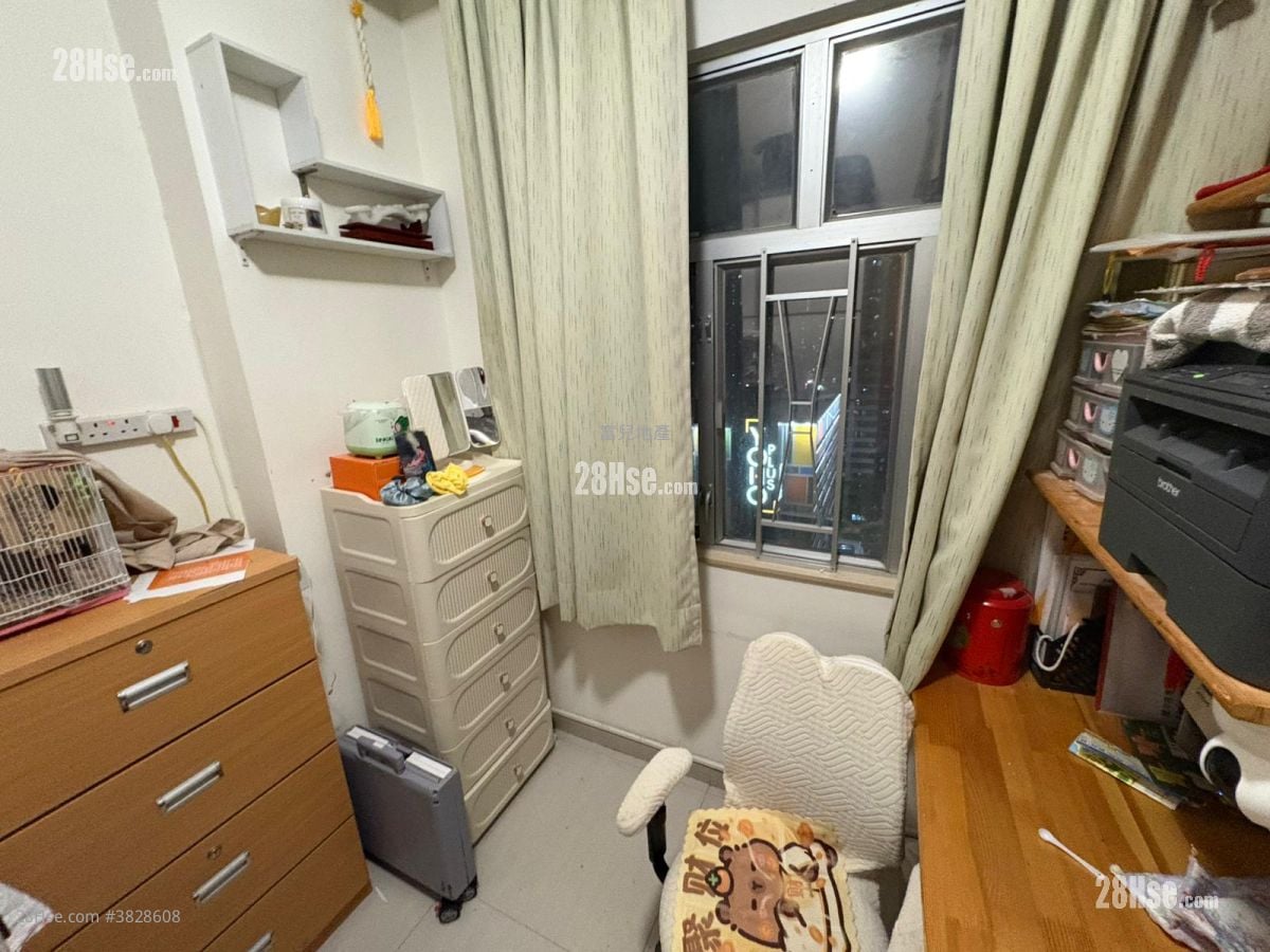 Wai Fat Building Sell 2 Bedrooms 434 ft²