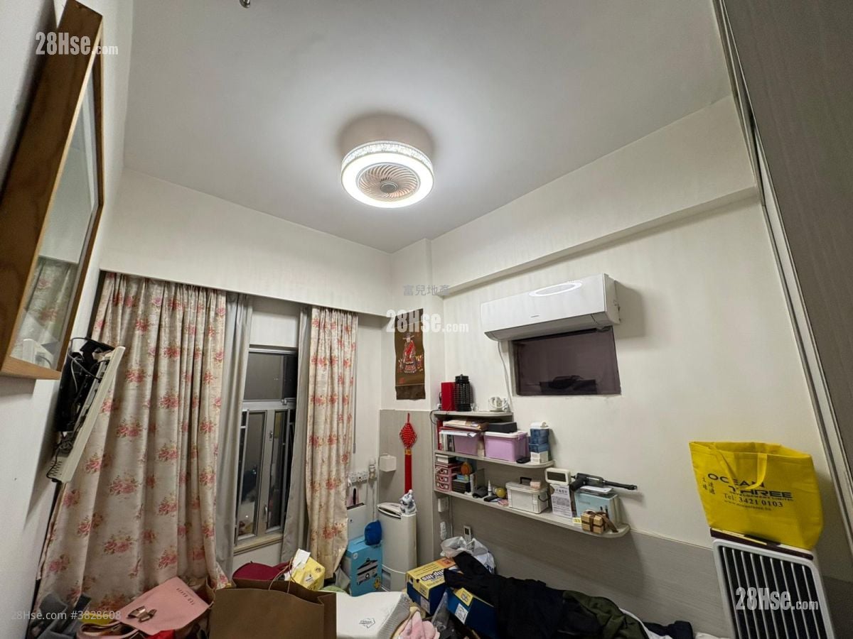 Wai Fat Building Sell 2 Bedrooms 434 ft²