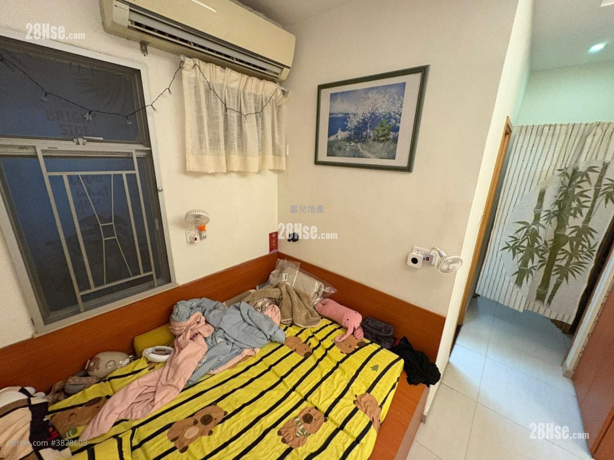 Wai Fat Building Sell 2 Bedrooms 434 ft²