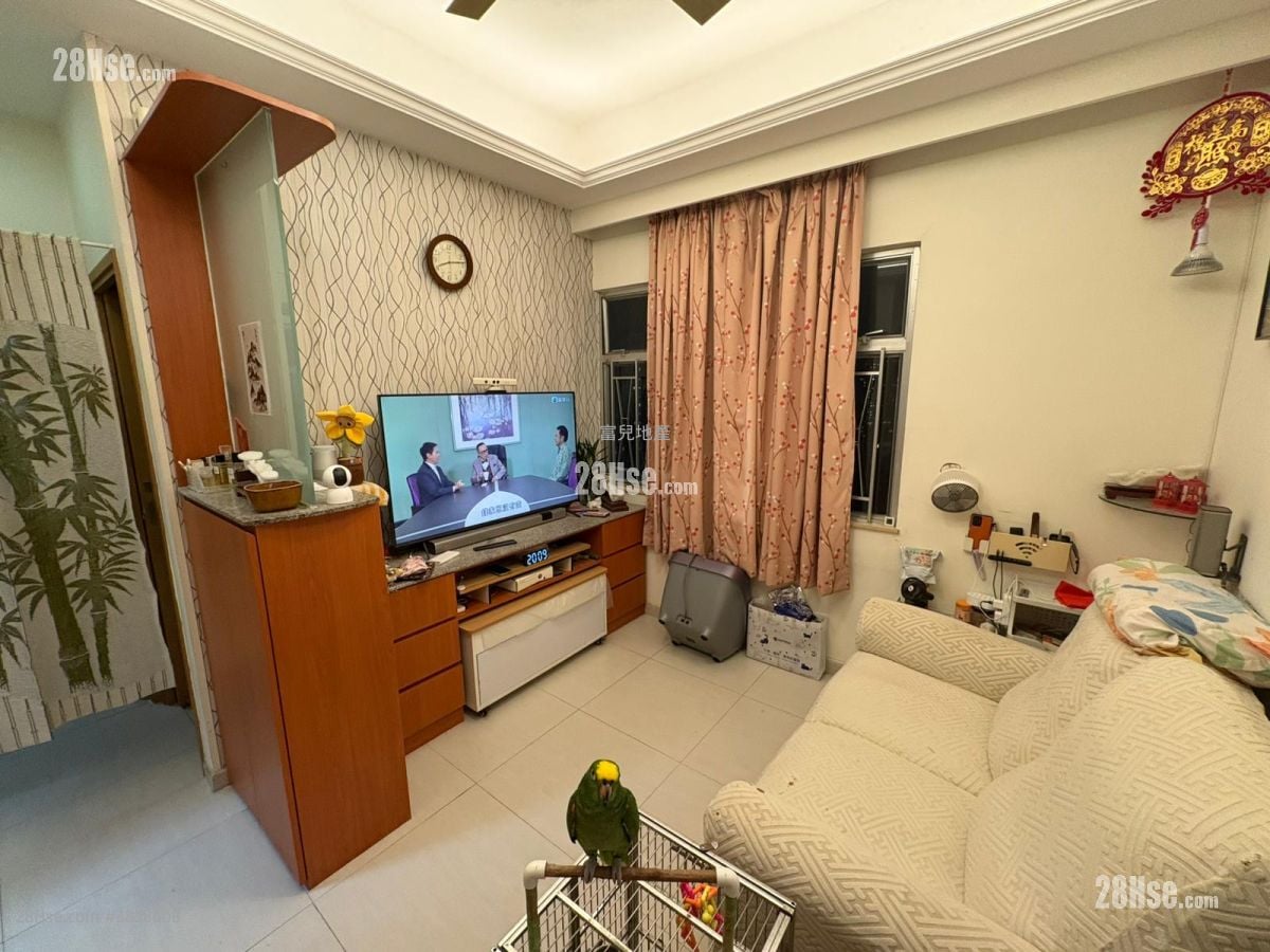 Wai Fat Building Sell 2 Bedrooms 434 ft²
