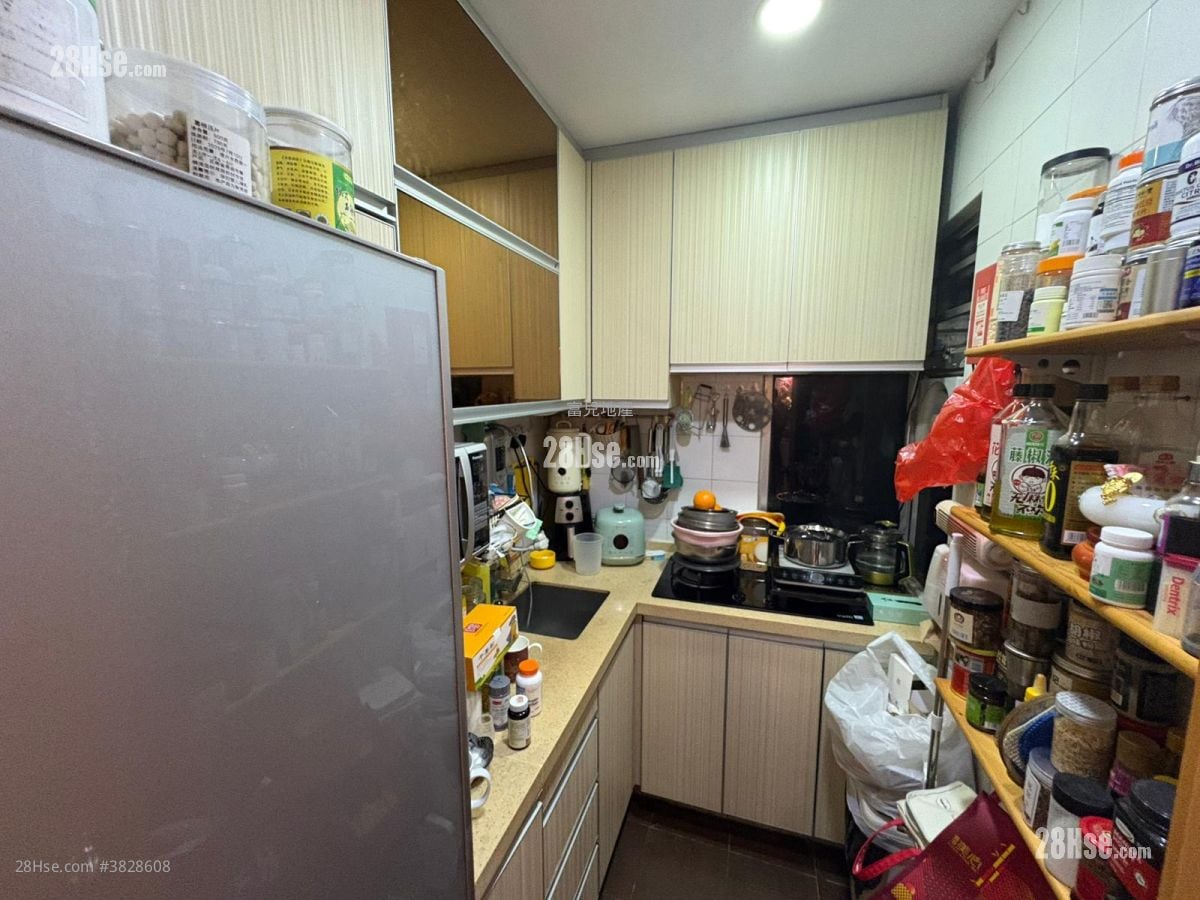 Wai Fat Building Sell 2 Bedrooms 434 ft²