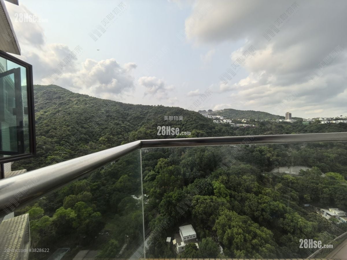 Royal Ascot Rental 3 Bedrooms , 2 Bathrooms 974 ft²