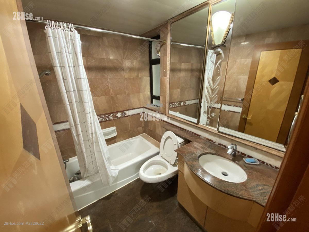 Royal Ascot Rental 3 Bedrooms , 2 Bathrooms 974 ft²