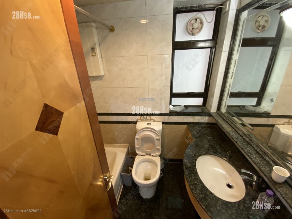 Royal Ascot Rental 3 Bedrooms , 2 Bathrooms 974 ft²