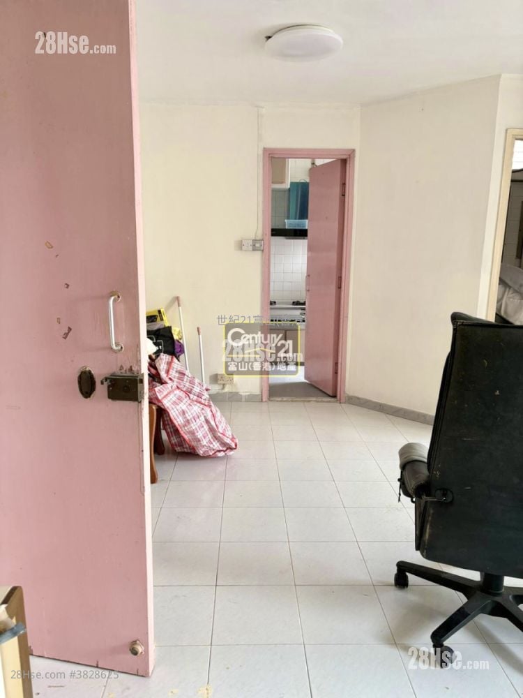 Fung Tak Estate Sell 2 Bedrooms , 1 Bathroom 443 ft²