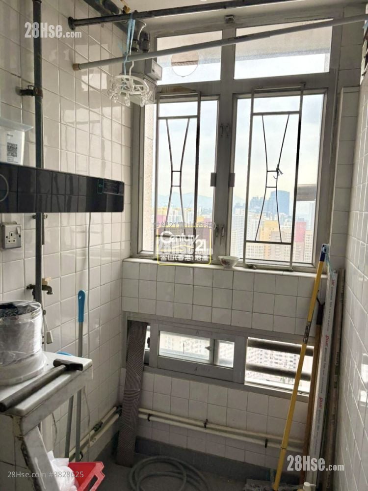 Fung Tak Estate Sell 2 Bedrooms , 1 Bathroom 443 ft²