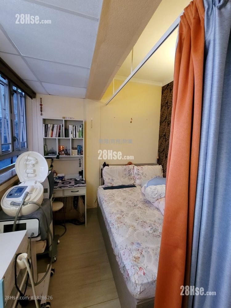 商住大厦 租盘 4 房 , 1 厕所 560 平方尺
