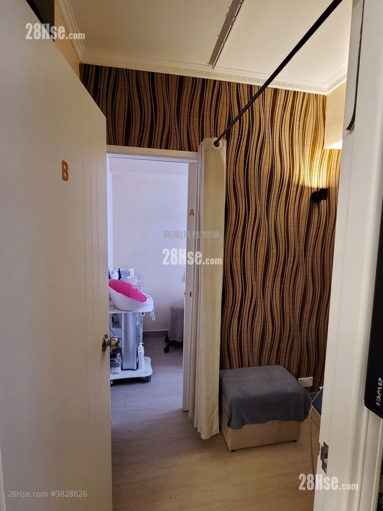 商住大厦 租盘 4 房 , 1 厕所 560 平方尺