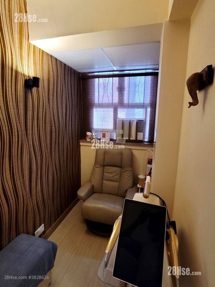 商住大厦 租盘 4 房 , 1 厕所 560 平方尺