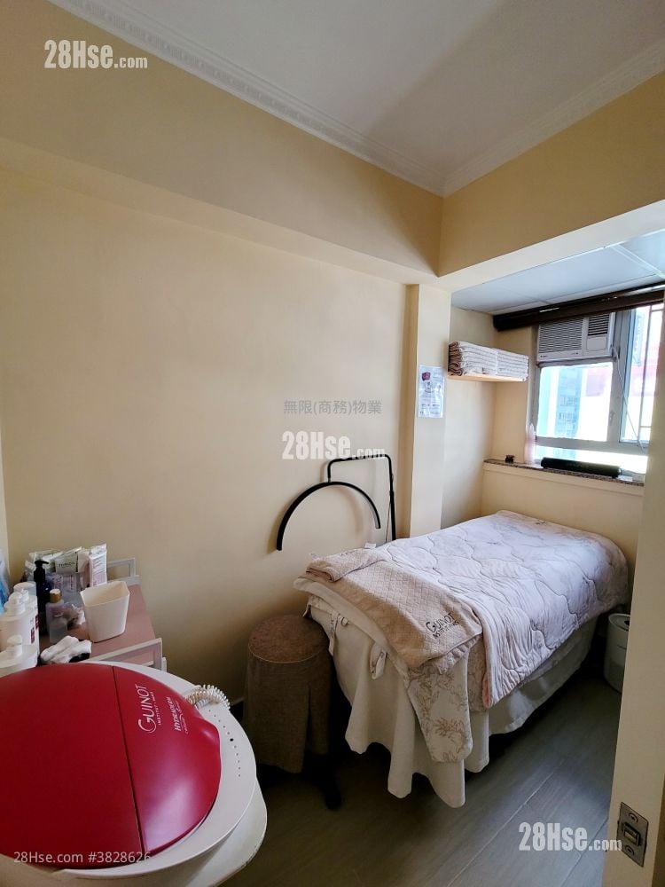 商住大厦 租盘 4 房 , 1 厕所 560 平方尺