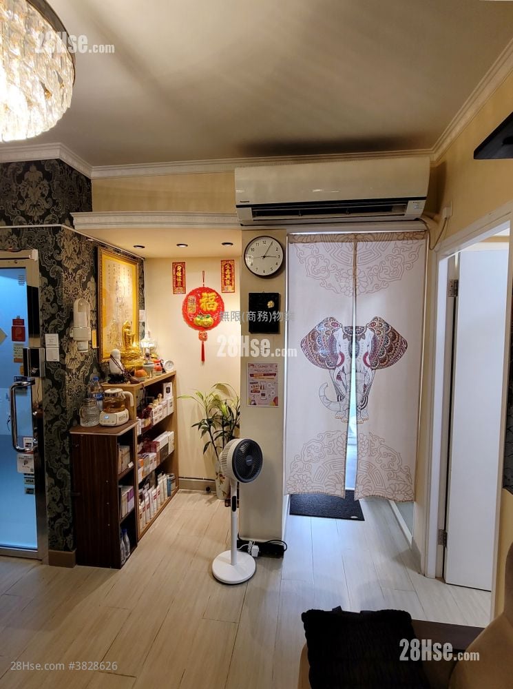 商住大厦 租盘 4 房 , 1 厕所 560 平方尺