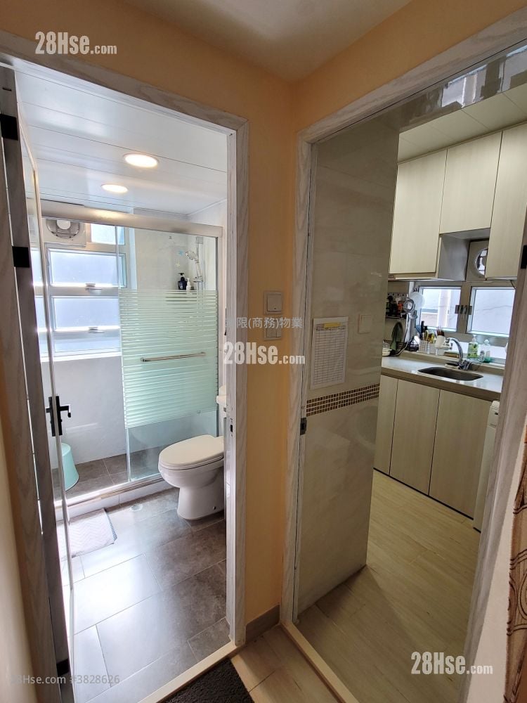 商住大厦 租盘 4 房 , 1 厕所 560 平方尺