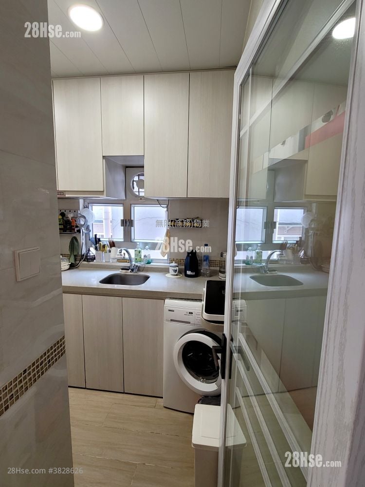 商住大厦 租盘 4 房 , 1 厕所 560 平方尺