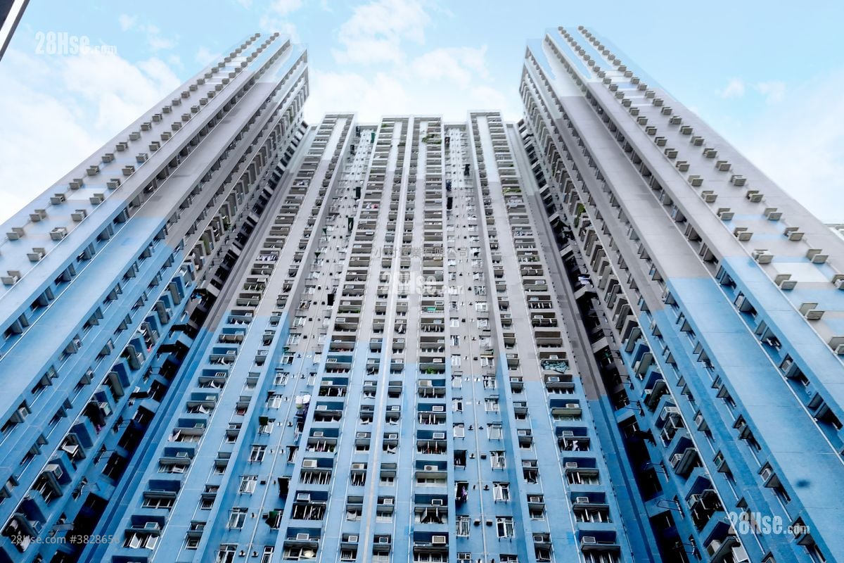 大廈外觀: 嘉隆苑 售盤 3 房 , 1 浴室 645 平方呎