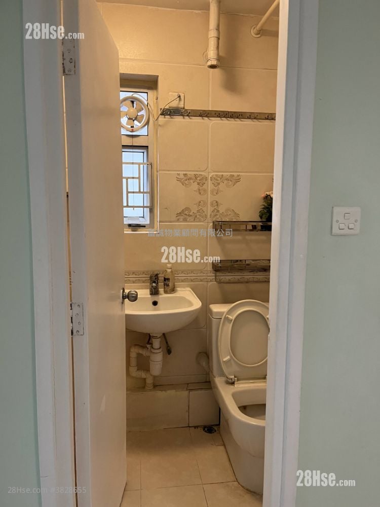 Hong Nga Court Sell 2 Bedrooms , 1 Bathroom 433 ft²