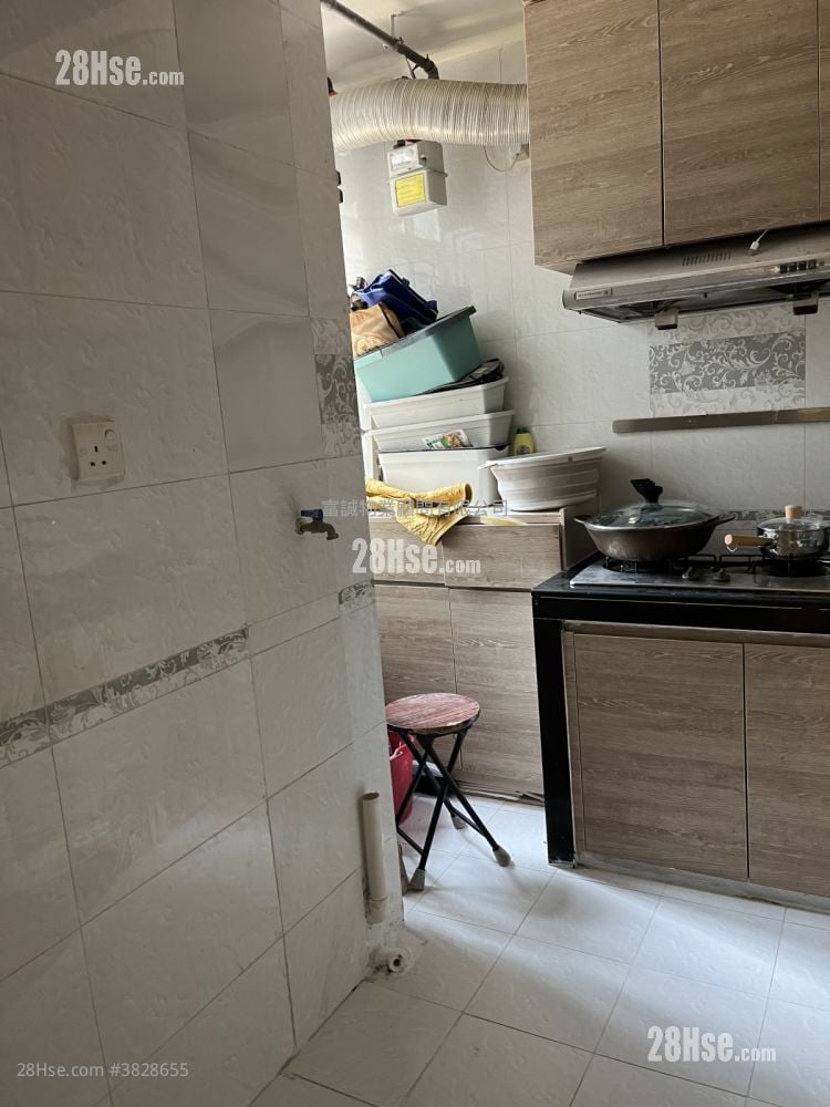 Hong Nga Court Sell 2 Bedrooms , 1 Bathroom 433 ft²