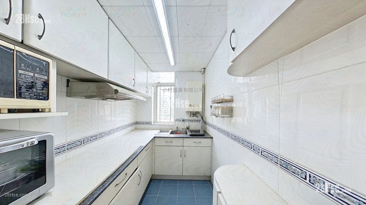 廚房: 嘉隆苑 售盤 3 房 , 1 浴室 645 平方呎