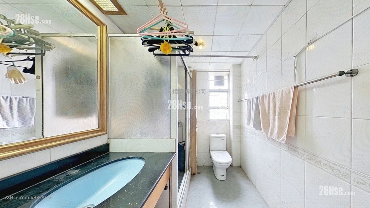 浴室: 嘉隆苑 售盤 3 房 , 1 浴室 645 平方呎