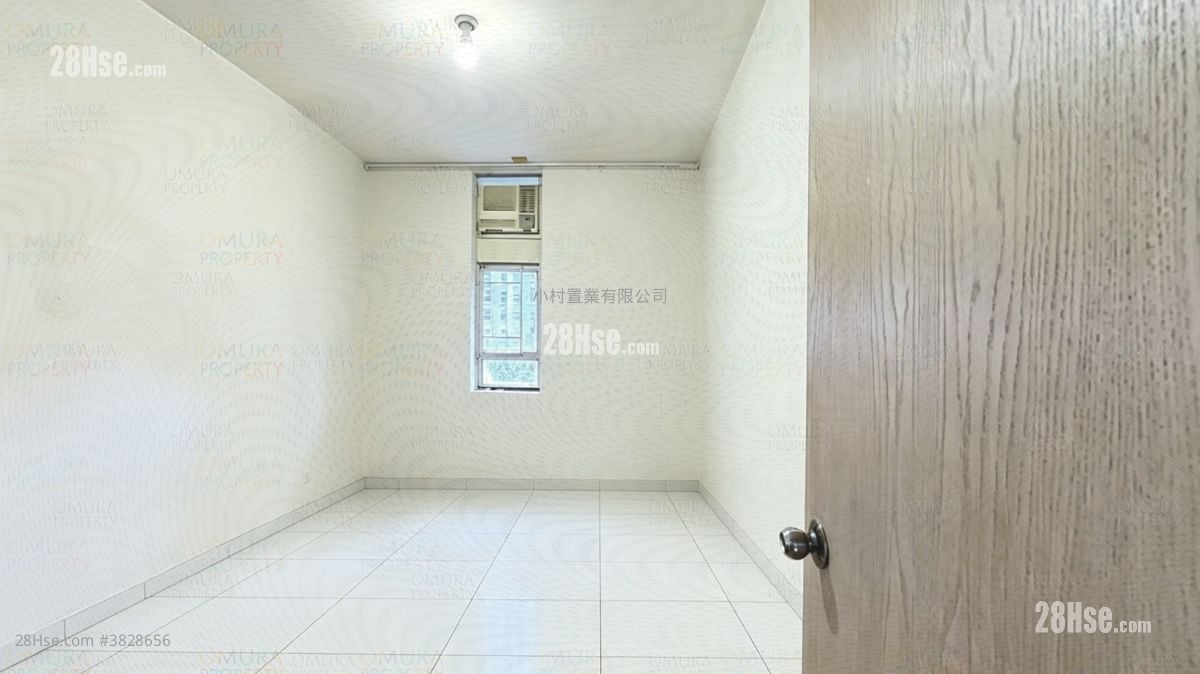 睡房 2: 嘉隆苑 售盤 3 房 , 1 浴室 645 平方呎