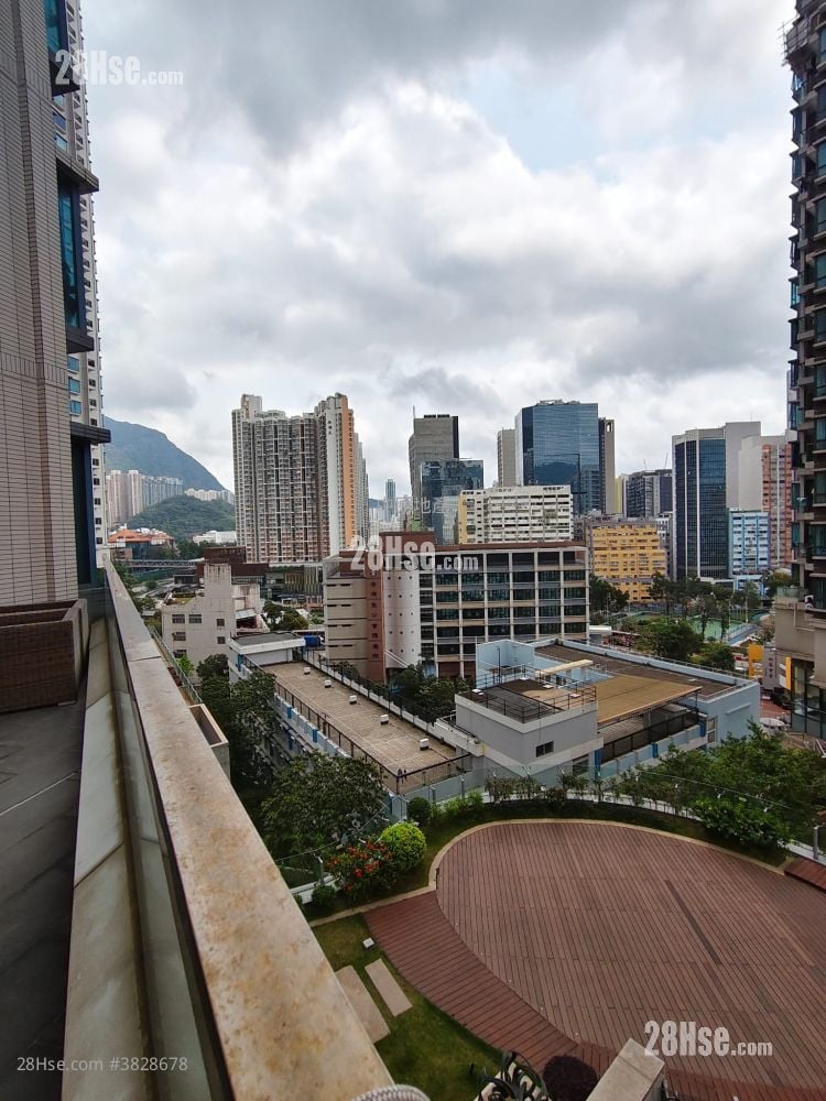 Lions Rise Sell 3 Bedrooms , 2 Bathrooms 699 ft²