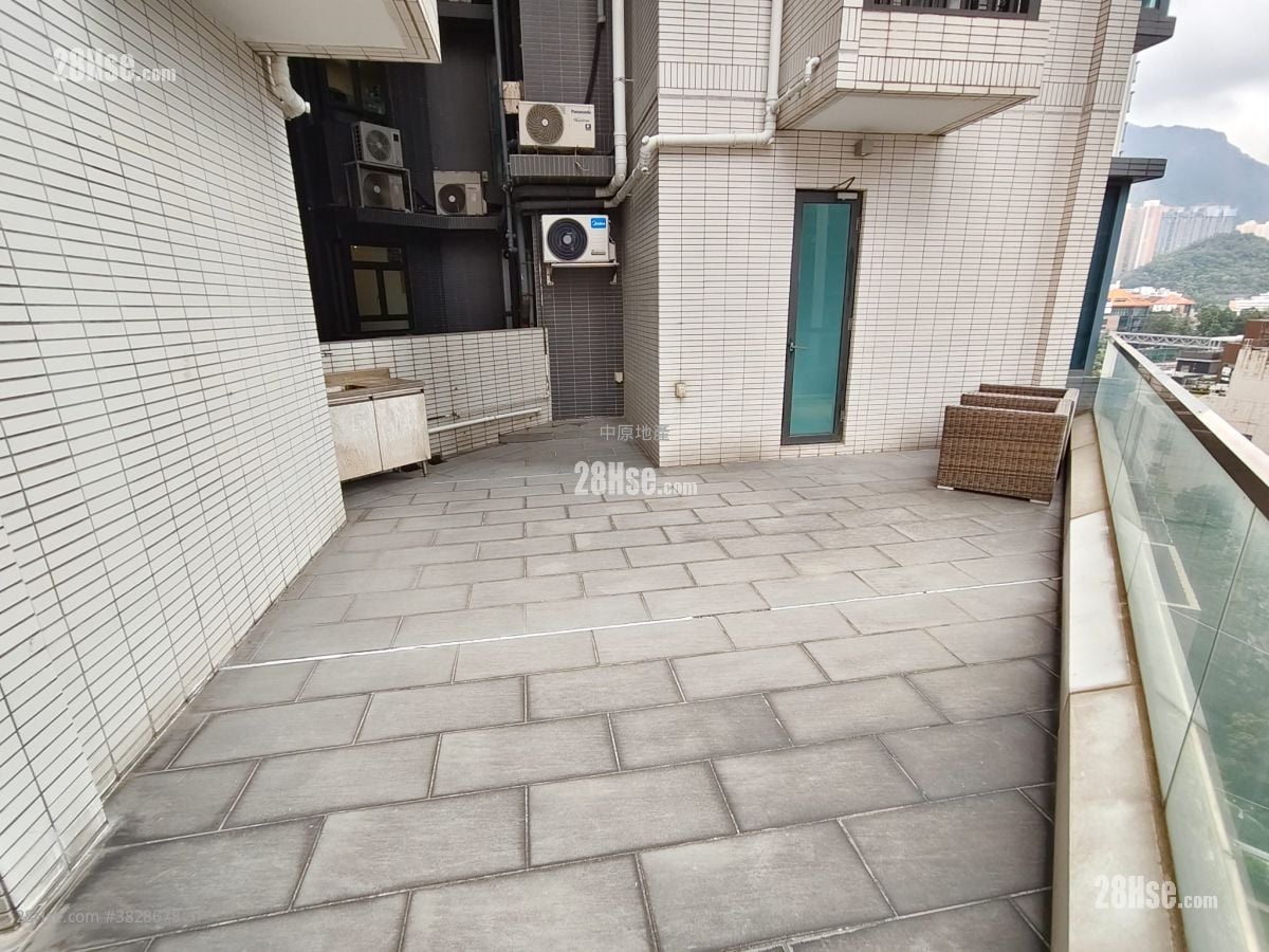 Lions Rise Sell 3 Bedrooms , 2 Bathrooms 699 ft²