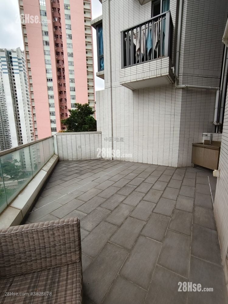 Lions Rise Sell 3 Bedrooms , 2 Bathrooms 699 ft²