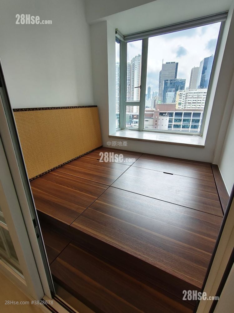 Lions Rise Sell 3 Bedrooms , 2 Bathrooms 699 ft²