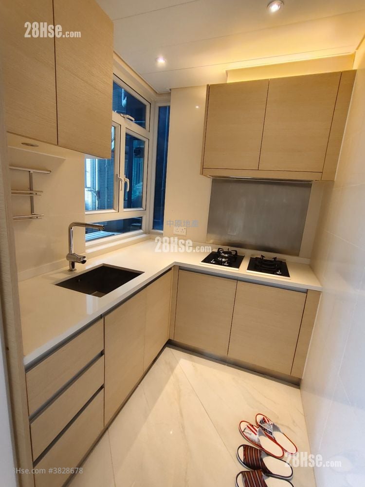 Lions Rise Sell 3 Bedrooms , 2 Bathrooms 699 ft²