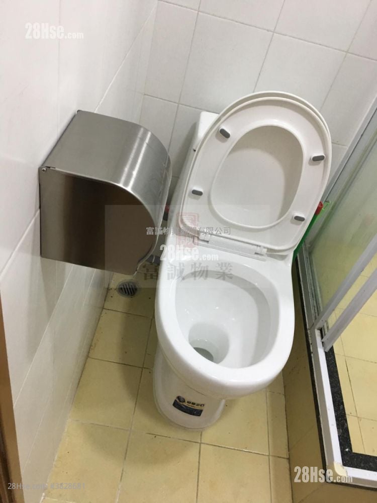 Hong Wah Court Sell 1 Bedroom , 1 Bathroom 355 ft²