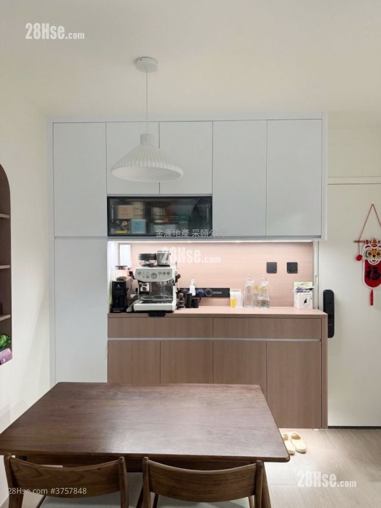 Kai Chuen Court Sell 2 Bedrooms , 1 Bathroom 441 ft²