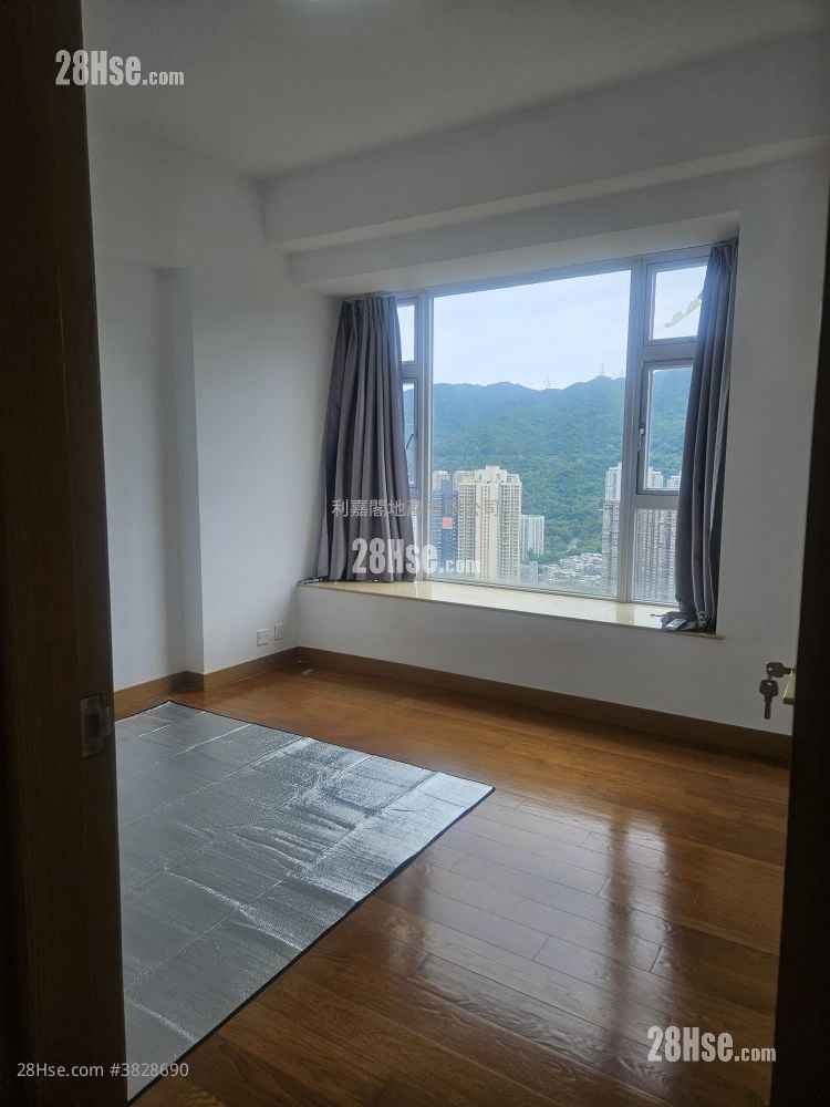 Royal Forest Rental 3 Bedrooms , 2 Bathrooms 1,194 ft²