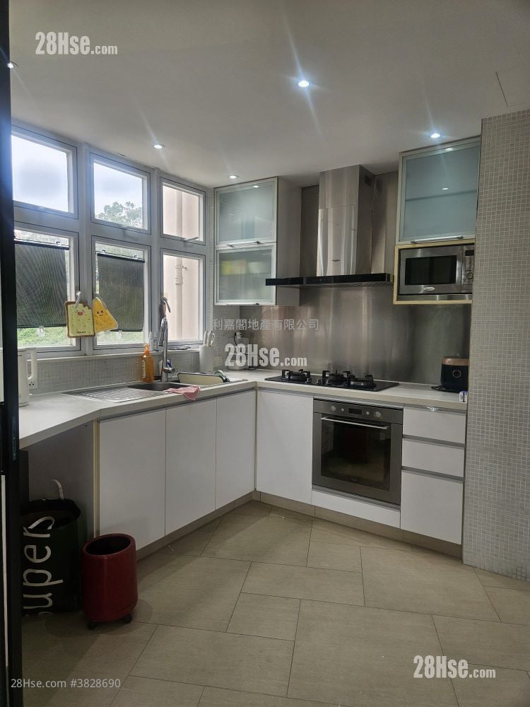 Royal Forest Rental 3 Bedrooms , 2 Bathrooms 1,194 ft²