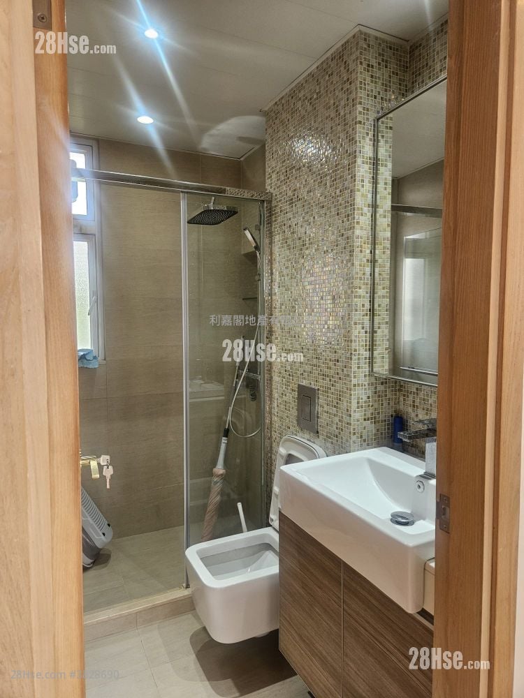 Royal Forest Rental 3 Bedrooms , 2 Bathrooms 1,194 ft²