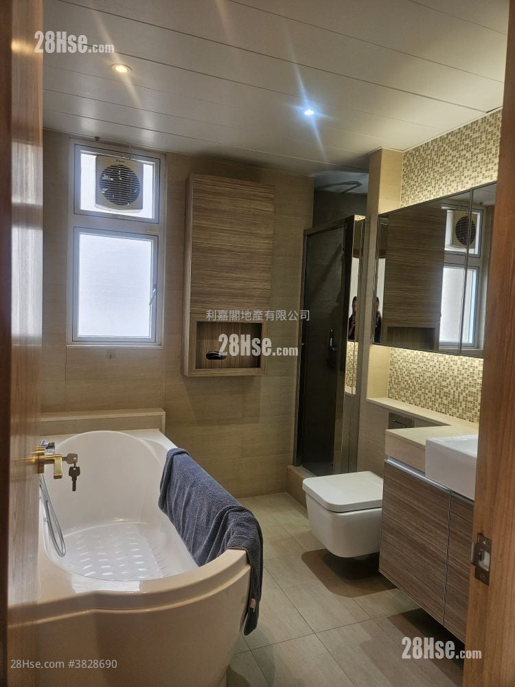 Royal Forest Rental 3 Bedrooms , 2 Bathrooms 1,194 ft²