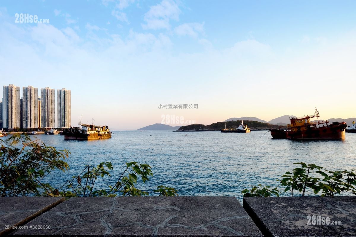 大廈入口: 嘉隆苑 售盤 3 房 , 1 浴室 645 平方呎