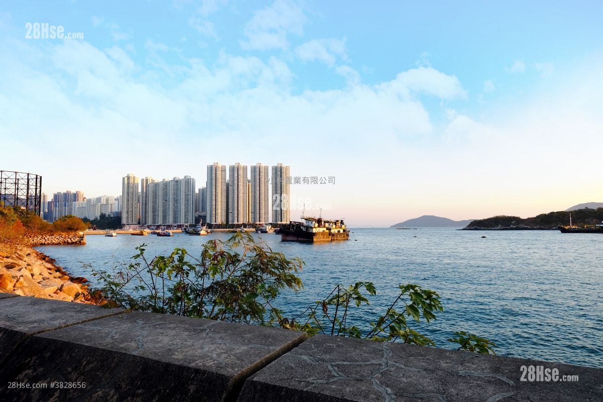 大廈入口: 嘉隆苑 售盤 3 房 , 1 浴室 645 平方呎